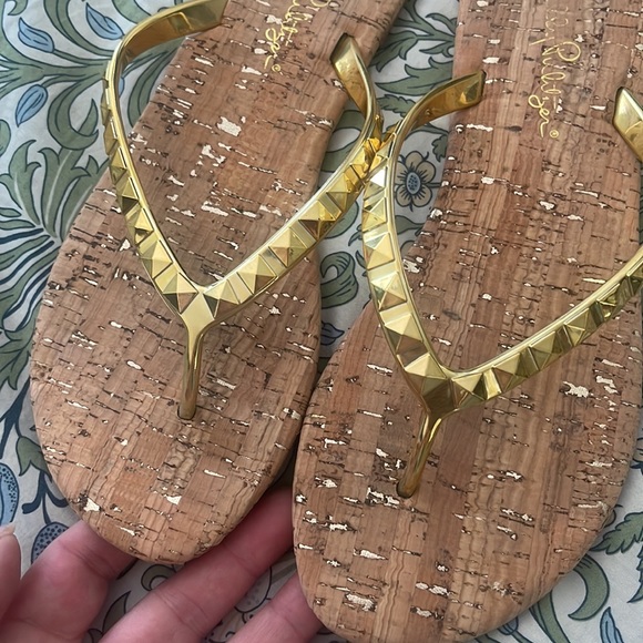 Lilly Pulitzer flip flaps - Picture 2 of 3